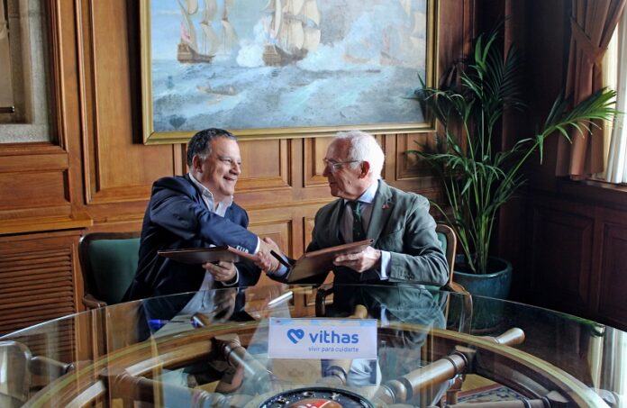 Firma-del-acuerdo-entre-Vithas-y-el-Monte-Real-Club-de-Yates-scaled
