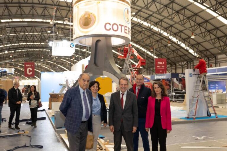 Abel Caballero visita el montaje de Navalia 2026 a pocos días de la apertura de la feria