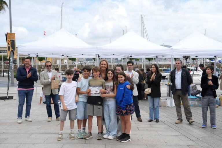Más de un cento de escolares levan o emprendemento ás rúas de Vigo co mercado de DepoEmprende na Escola