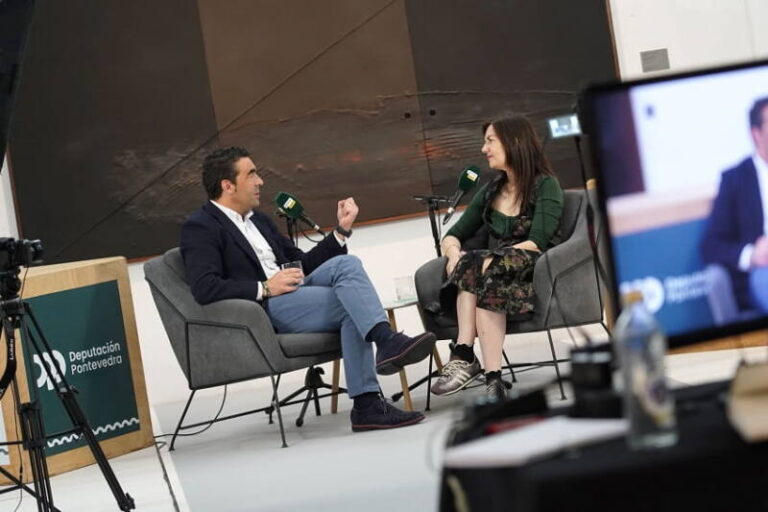 Luis López y Ledicia Costas conversan sobre Vigo el futuro del gallego y la recuperación del Cine Fraga en Minutos Extra