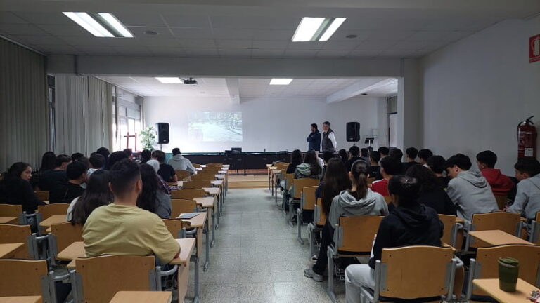 Arquitectos técnicos recorren institutos de Pontevedra para captar talento joven ante la falta de profesionales