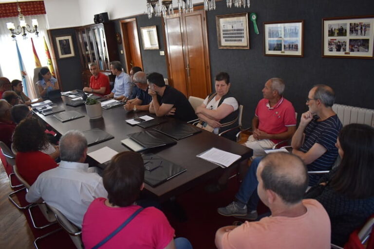 Mos y UFD analizan con la vecindad las incidencias en la red eléctrica de varias parroquias