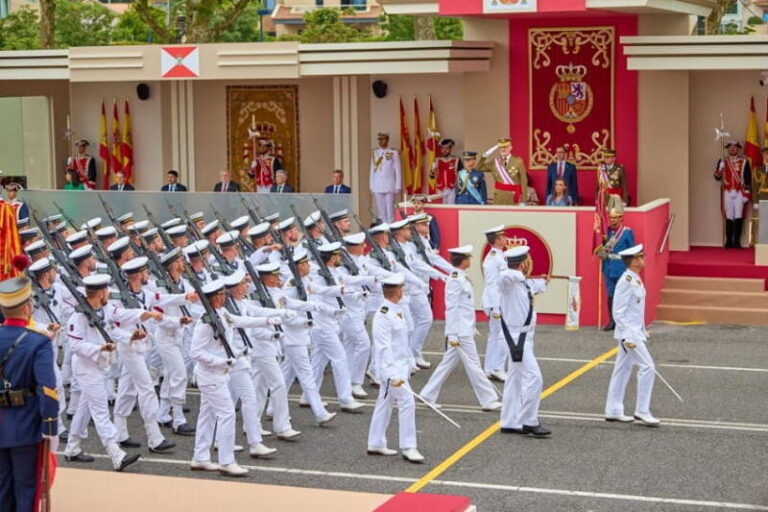 Caballero destaca la proyección de Vigo tras los actos del Día de las Fuerzas Armadas