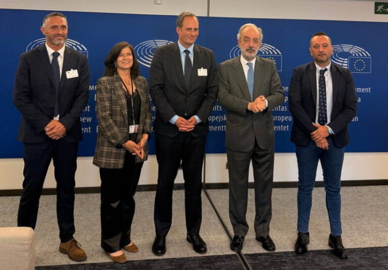 El Puerto de Vigo lleva a Bruselas su papel estratégico en la pesca europea y reclama su inclusión como puerto nodal