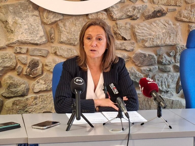 Luisa Sánchez apuesta por un transporte urbano con más autobuses, rutas y abonos ilimitados de viajes frente al ‘más de lo mismo’ de Caballero