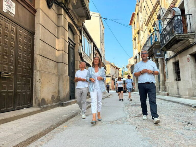 Luisa Sánchez califica la fallida humanización de la Rúa do Pazo, en Bouzas, como un “fracaso anunciado” por el que se perderán otros 350.000€