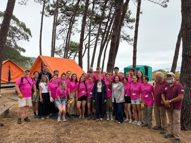 Jóvenes de toda España y Europa participan en el campo de voluntariado ambiental de las Islas Cíes