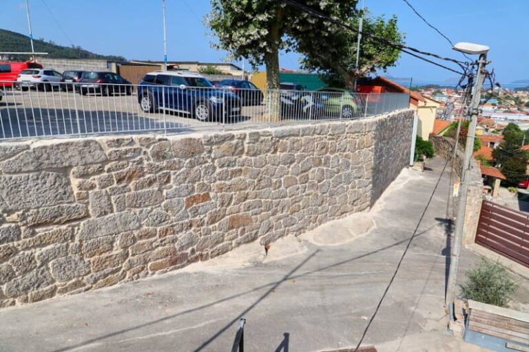 Vigo invierte 64.000 euros en la mejora del atrio de la iglesia de San Lorenzo de Coruxo
