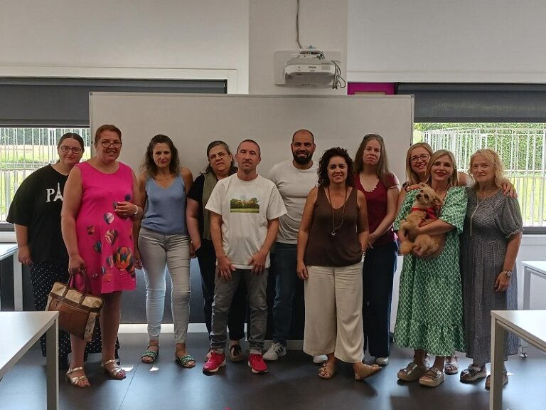 Once alumnos completan en Vigo un curso de gestión administrativa de COGAMI y dos logran una oferta de empleo antes de terminar