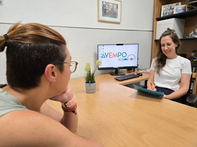 ENCE financia la atención psicológica de AVEMPO para personas con esclerosis múltiple y sus familias