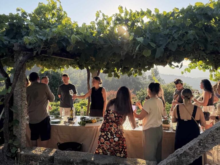 El Castelo de Soutomaior reta a descubrir los vinos de Rías Baixas en una cata a ciegas