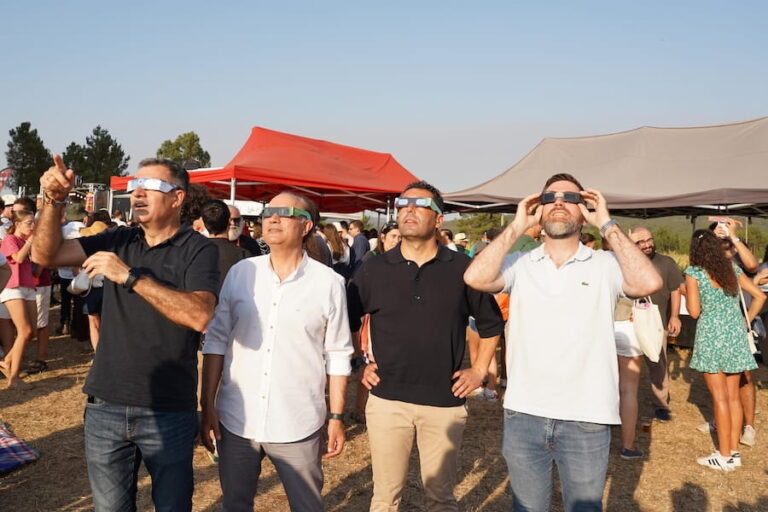Luis López afirma que o éxito do visionado da eclipse en Lalín eleva a provincia como destino astroturístico de referencia baixo o proxecto Baixo o Ceo das Rías Baixas