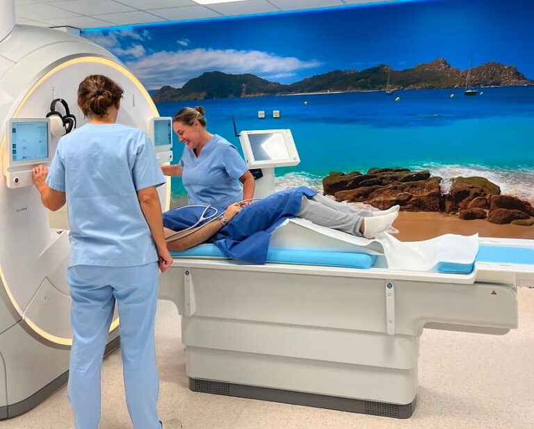Ribera Povisa ya atiende a pacientes con la nueva resonancia magnética