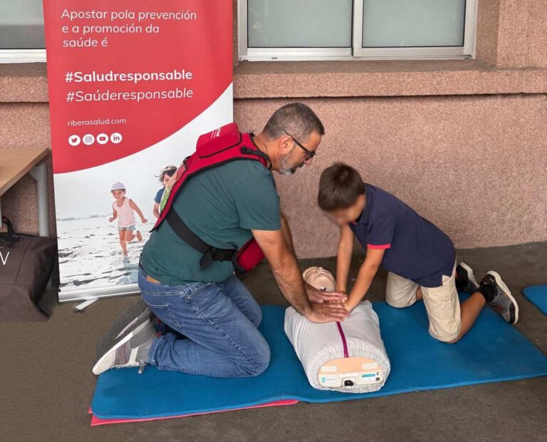 Ribera Povisa enseña a salvar vidas en Stellantis Vigo: primeros auxilios y RCP para toda la familia