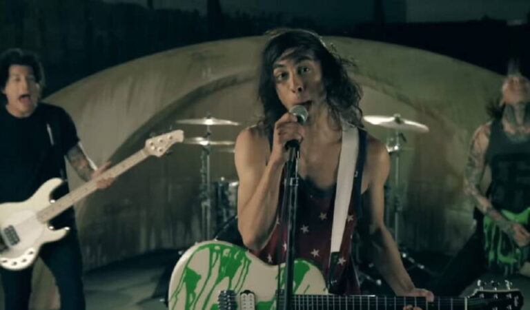 VH al tema: Hoy «King for a Day» de Pierce The Veil ft. Kellin Quinn