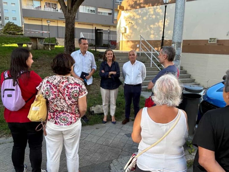 El PP lleva las quejas de Coia a la calle y reclama más aparcamiento y mejoras en el transporte