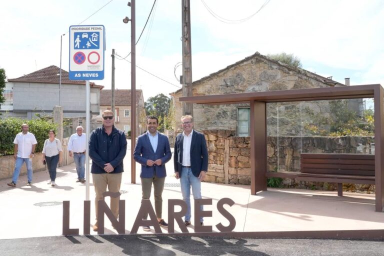 As Neves estrena una nueva plaza de medio millón de euros que devuelve el espacio a los peatones