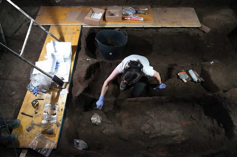 Hallan un segundo cerebro saponificado en las excavaciones del convento de Santa Clara de Pontevedra