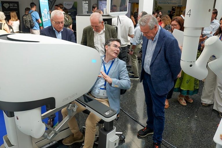 Vigo refuerza su papel en la ingeniería biomédica con las primeras plazas estables en el Sergas