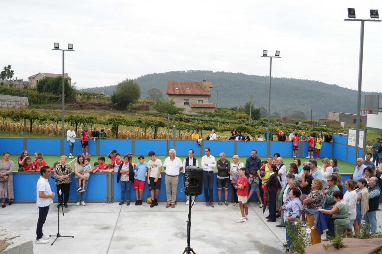 Poio estrena una nueva pista polideportiva en Vilariño tras una inversión de más de 140.000 euros