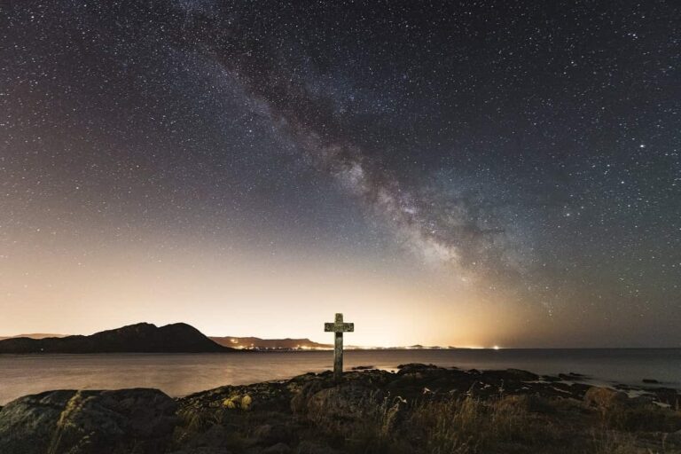Una exposición lleva a Gondomar cuatro peregrinaciones por el Tíbet, Senegal, México y Galicia