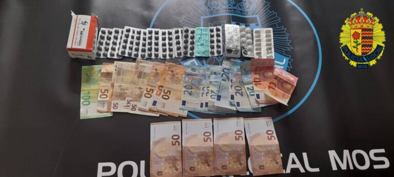 Una ITV caducada destapa en Mos más de 100 pastillas sexuales y billetes presuntamente falsos