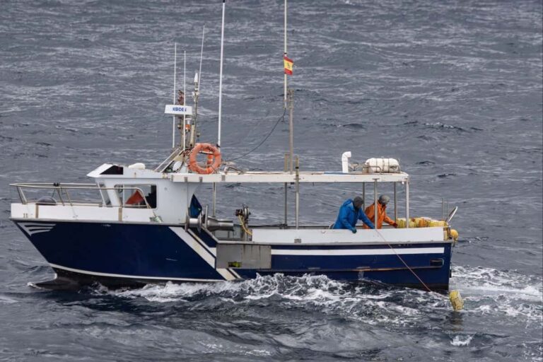El IEO pone bajo la lupa la pesca artesanal para medir su impacto sobre los fondos marinos