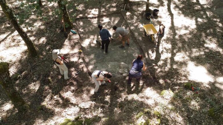 Armea crece bajo tierra: hallan una segunda casa castreña y restos romanos fuera de la zona excavada