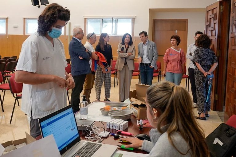 La Xunta inicia en el área de Vigo la vacunación contra la gripe y la covid en residencias y centros de discapacidad
