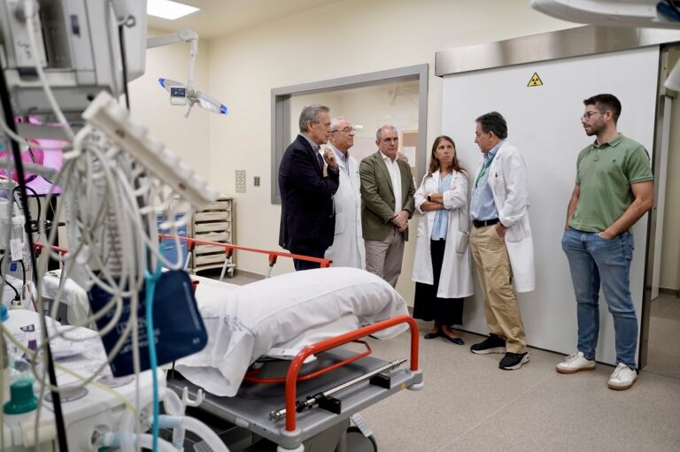 El Álvaro Cunqueiro estrena una unidad capaz de evitar cirugías en algunos tumores y pólipos complejos