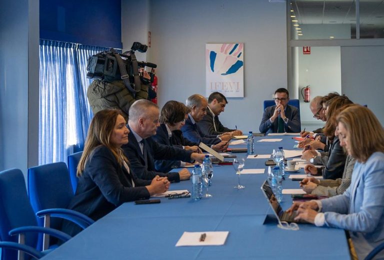 El PP de Vigo exige a Caballero que firme los convenios con la Diputación y plantea una financiación conjunta para ampliar el Ifevi