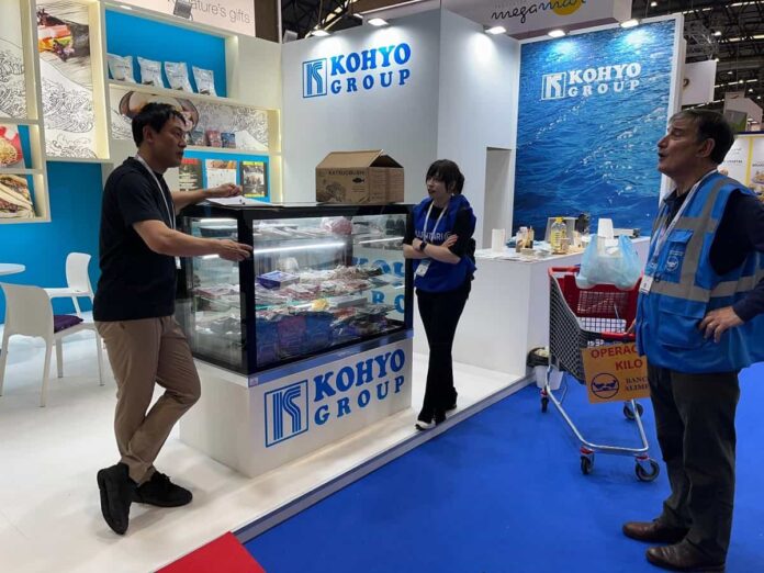 Conxemar voluntari@s con expositor (1)