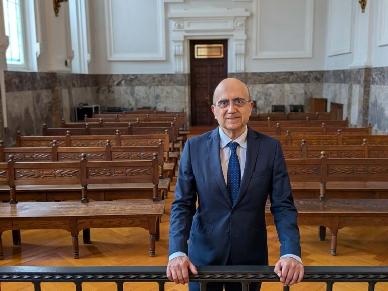 Premian a un magistrado del TSXG por aplicar los derechos humanos en sus sentencias