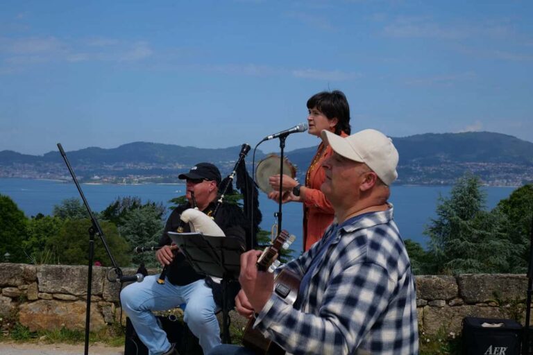 El folk gallego sale a la calle en Vigo con un concierto gratuito de Pelica de Can