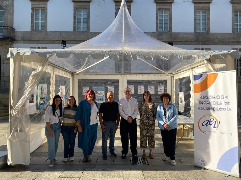 La vacunación sale a la calle Príncipe para informar a personas con enfermedades crónicas