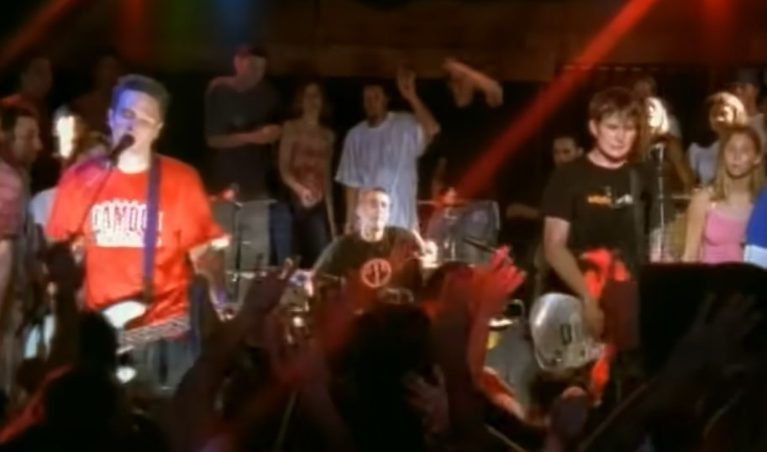 VH al tema: Hoy «Man Overboard» de blink-182
