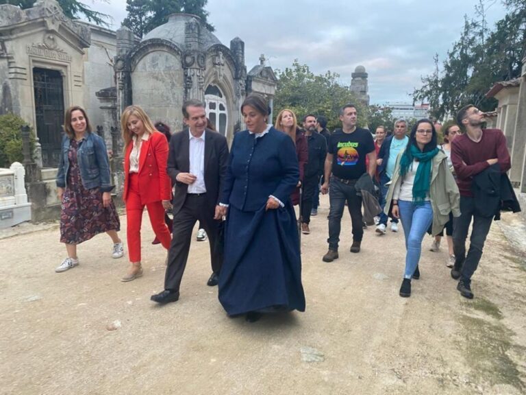 El cementerio de Pereiró vuelve a cobrar vida con visitas teatralizadas gratuitas: fechas y cómo reservar